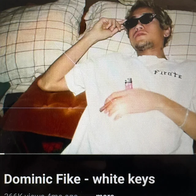 Qué cuenta la letra de White Keys de Dominic Fike: Nostalgia y Fama - Dominic Fike